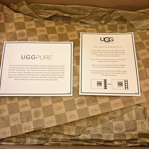 COPY - UGG Mini Floral Grunge Boots - Picture 7 of 8